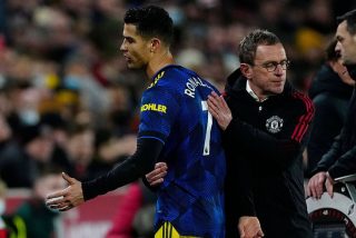 Un cabreado Cristiano Ronaldo monta el show en el banquillo del Manchester United