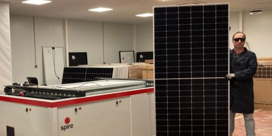 Spire Solar Iberia se sit&uacute;a entre los primeros laboratorios capaces de medir m&oacute;dulos fotovoltaicos grandes