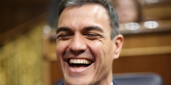 Carlos Dávila: "Y el infame Sánchez ‘riéndose las pelotas’"