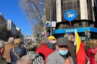 Pablo Casado, herido de muerte por su propia bomba