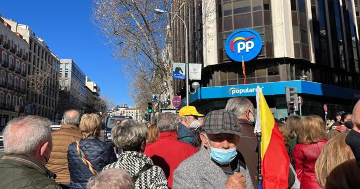 Pablo Casado, herido de muerte por su propia bomba