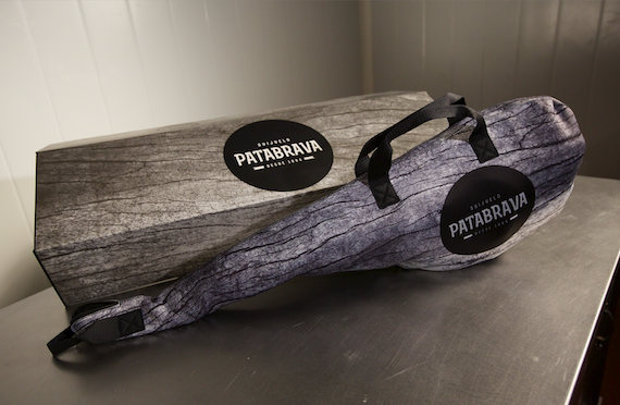 PATABRAVA, el jam&oacute;n ib&eacute;rico que se conserva vestido de neopreno