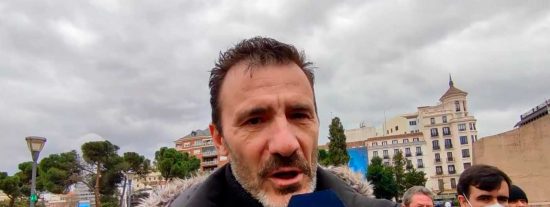 Un coche embiste la moto de Alfredo Perdiguero y el subinspector de la Polic&iacute;a Nacional acaba en la UCI