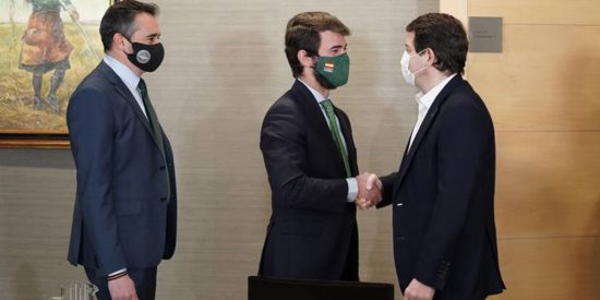 VOX no cede y exige lo mismo que tuvo C's: vicepresidencia, presidencia de las Cortes y tres consejer&iacute;as