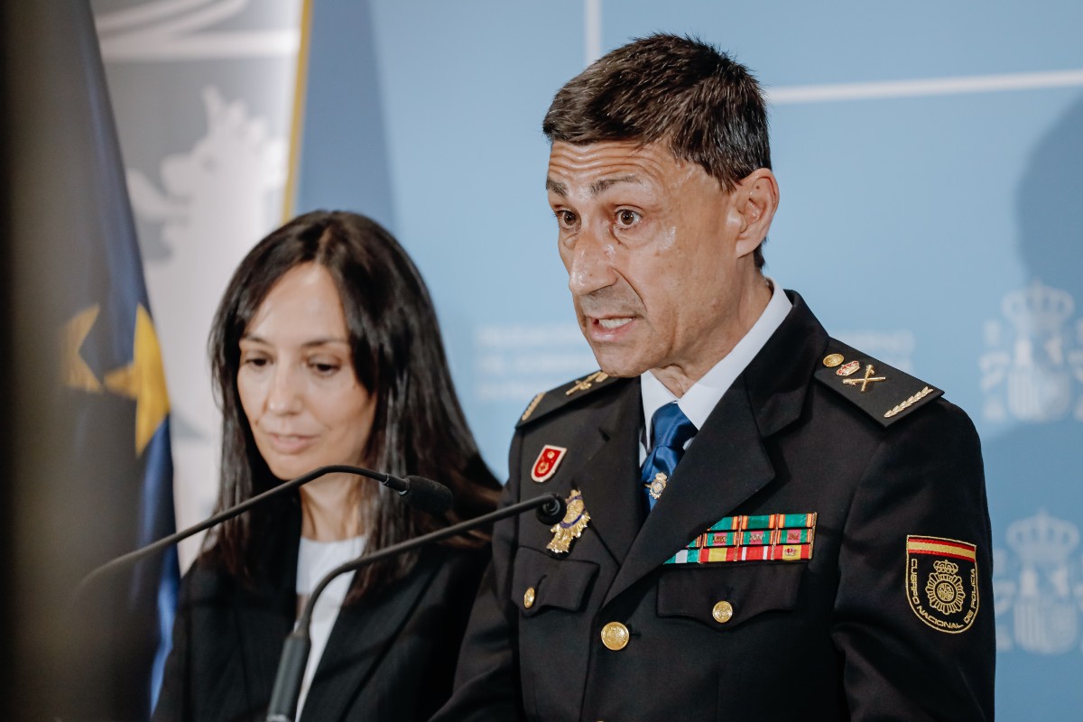 delegada del Gobierno en la Comunidad de Madrid, Mercedes González, y el jefe superior de Policía de Madrid, Manuel Soto Seoane