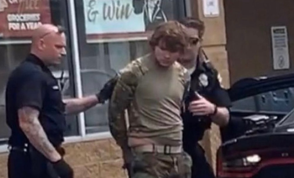 Este chaval, obsesionado con 'salvar a la raza blanca', asesina a 10 personas en un supermercado de EEUU