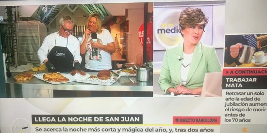 Sonsoles Ónega, con Mayka Navarro en &#039;Ya es mediodía&#039; durante el momento de confusión