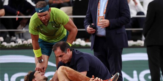 Rafa Nadal ya está en la final de Roland Garros tras otro épico partido, en el que un colosal Zverev se 'partió' el tobillo