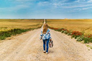 Viaje. Familia, carretera, campo, camino