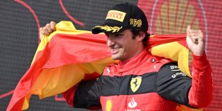 Carlos Sainz celebrando la victoria