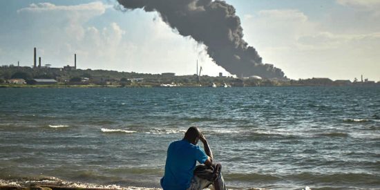 Incendio de una base petrolera en Matanzas, Cuba
