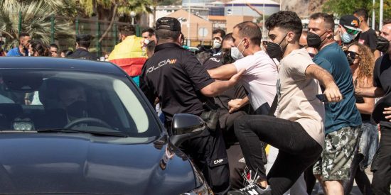 Abucheos y protestas contra el socialista Pedro S&aacute;nchez en Ceuta