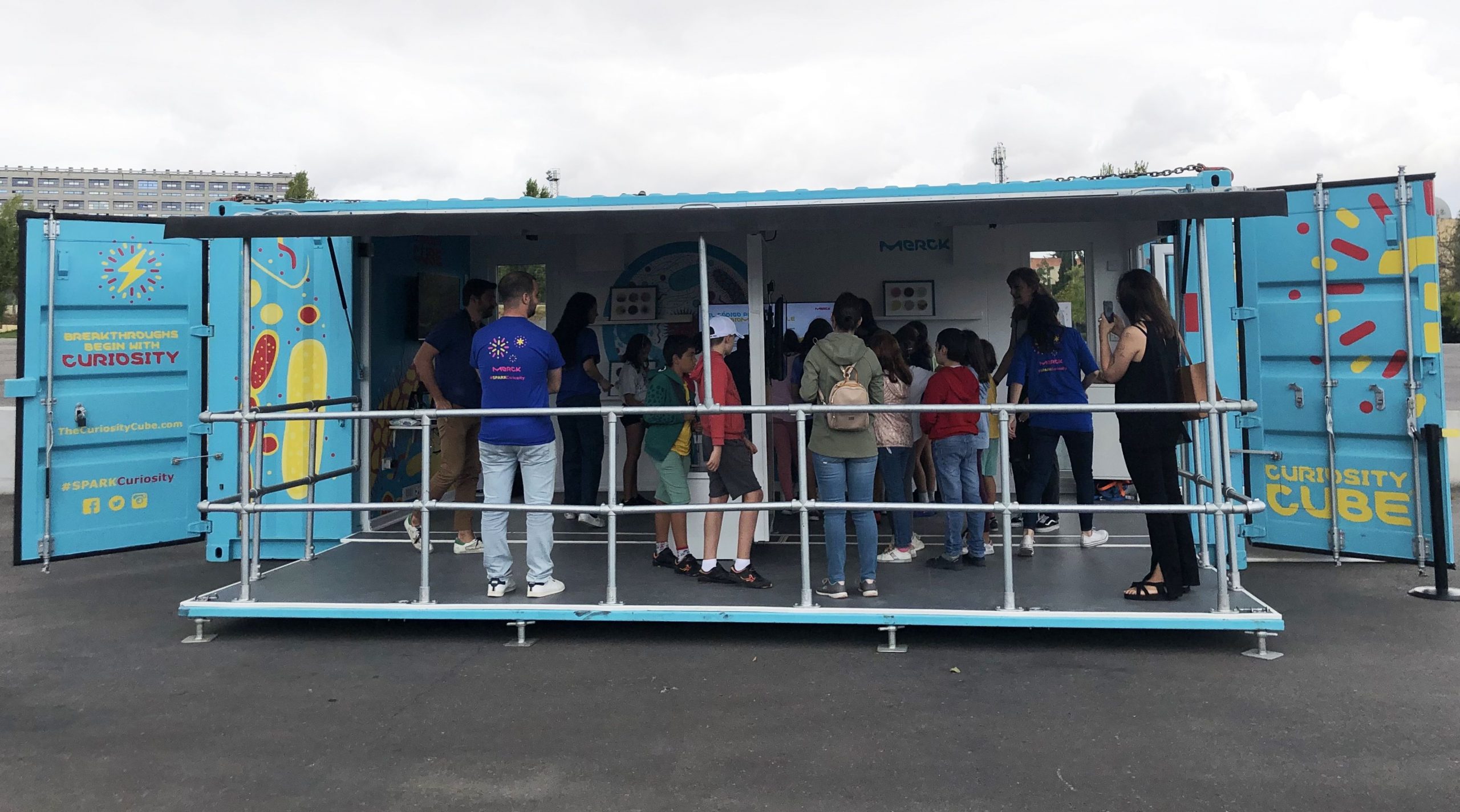 El Curiosity Cube&reg; de Merck despierta el inter&eacute;s por la ciencia en m&aacute;s de 1300 estudiantes de Madrid