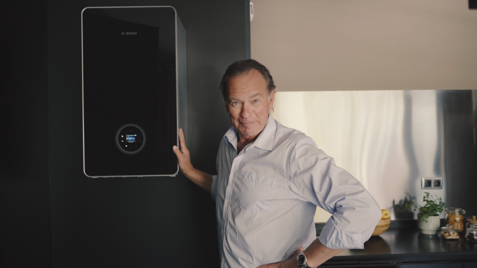 La nueva caldera de dise&ntilde;o de Bosch se cuela en la casa de Bert&iacute;n Osborne