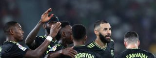 Los jugadores del Real Madrid celebrando el tanto de Benzema ante el Elche