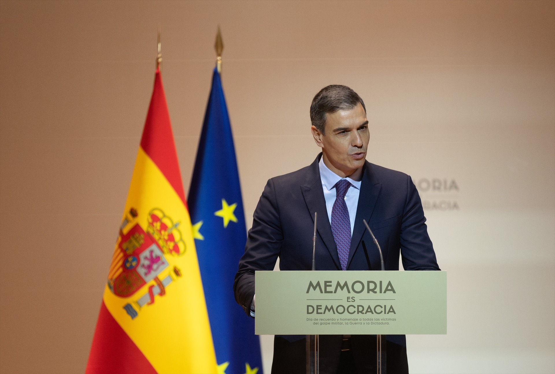 Rafael L&oacute;pez Charques: "Dictadura"