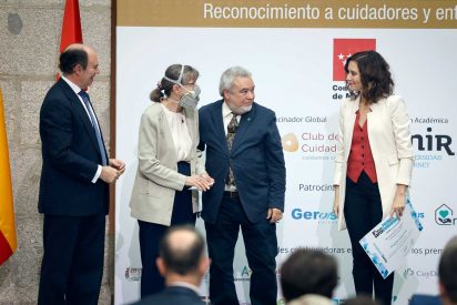 D&iacute;az Ayuso ensalza el papel de los cuidadores no profesionales en el entorno familiar