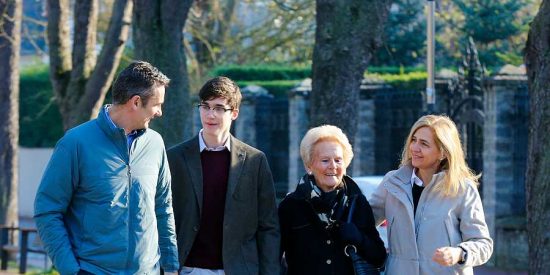 Iñaki Urdangarin, su hijo Pablo, su madre y la Infanta Cristina, en una imagen de archivo.