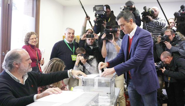 Pedro S&aacute;nchez, votando en unas elecciones generales.