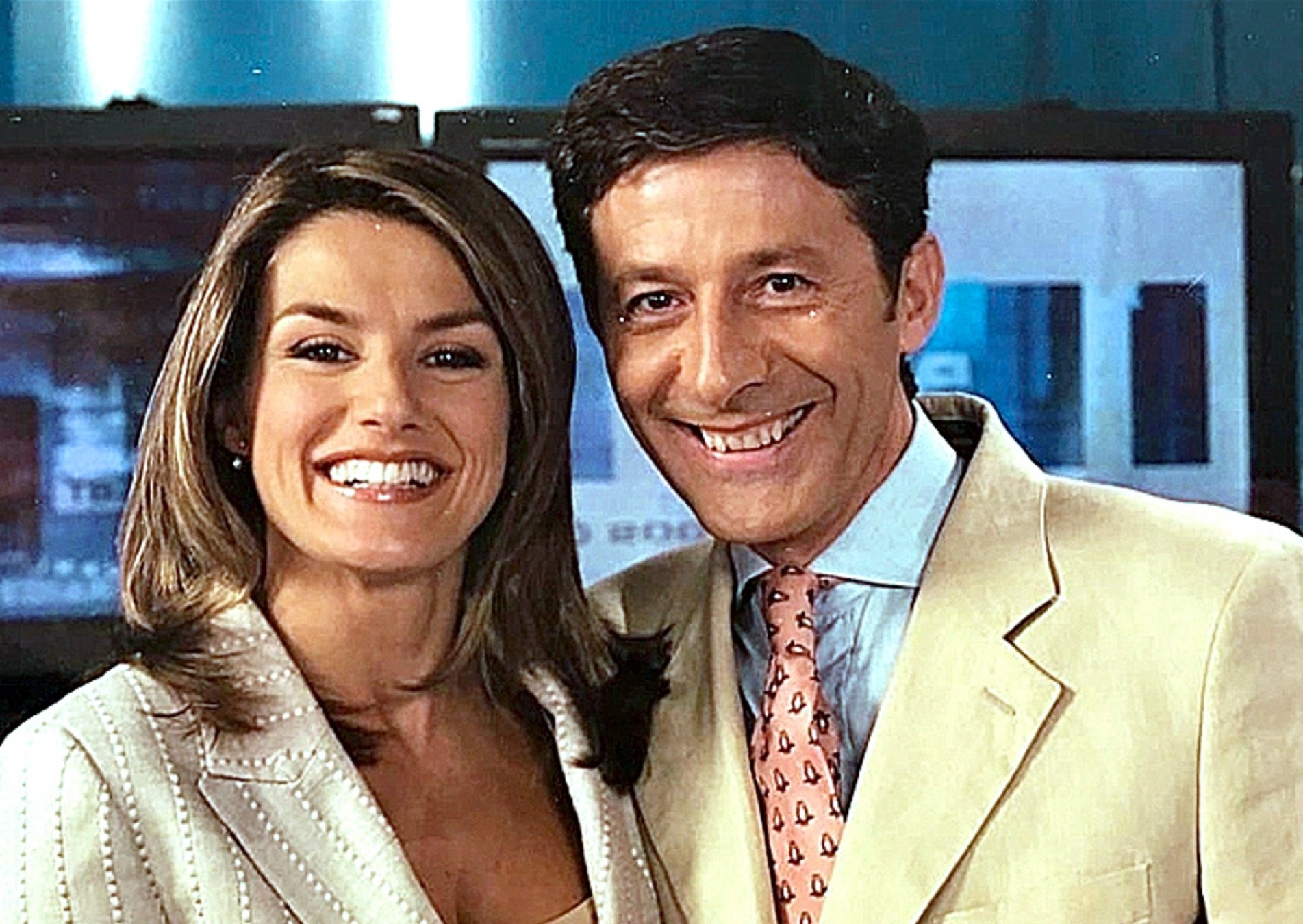 Letizia Ortiz y Jes&uacute;s &Aacute;lvarez, en la etapa de la ahora Reina en TVE.