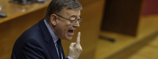 Ximo Puig, en una sesi&oacute;n parlamentaria en Les Corts.