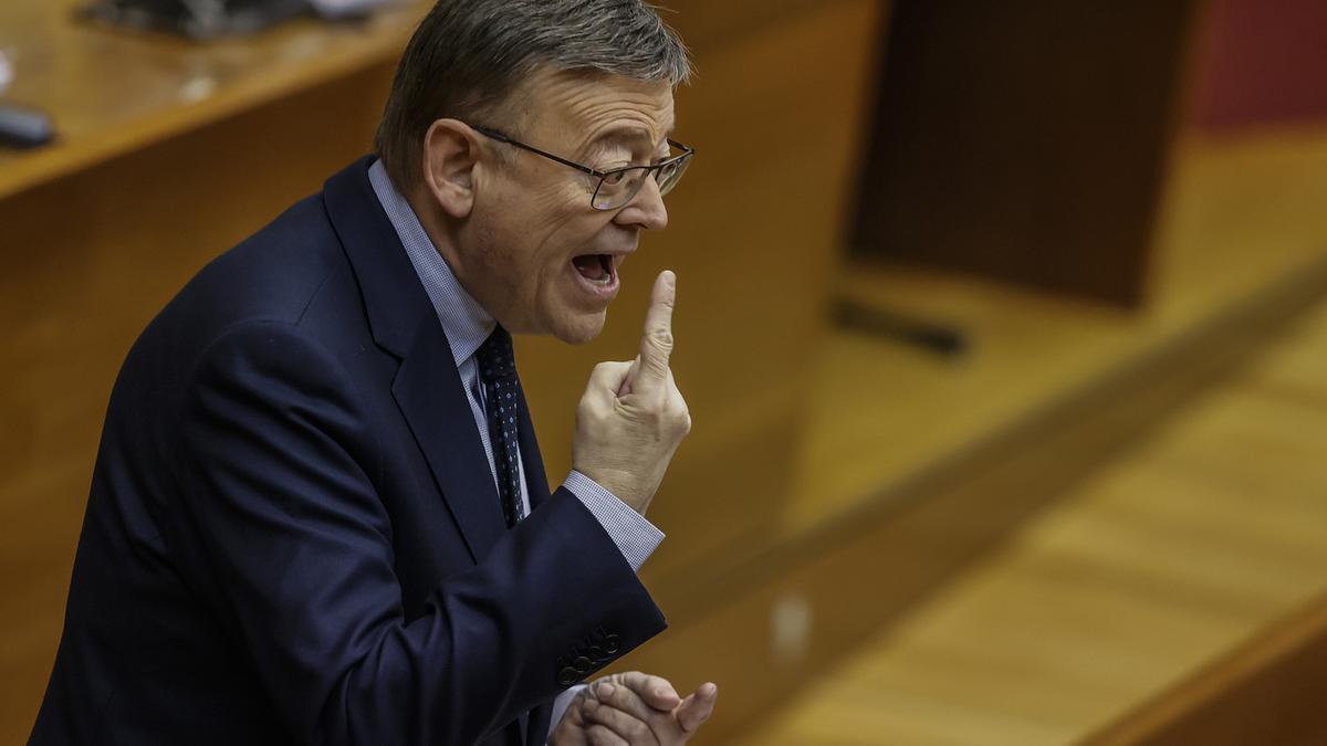 Ximo Puig, en una sesión parlamentaria en Les Corts.