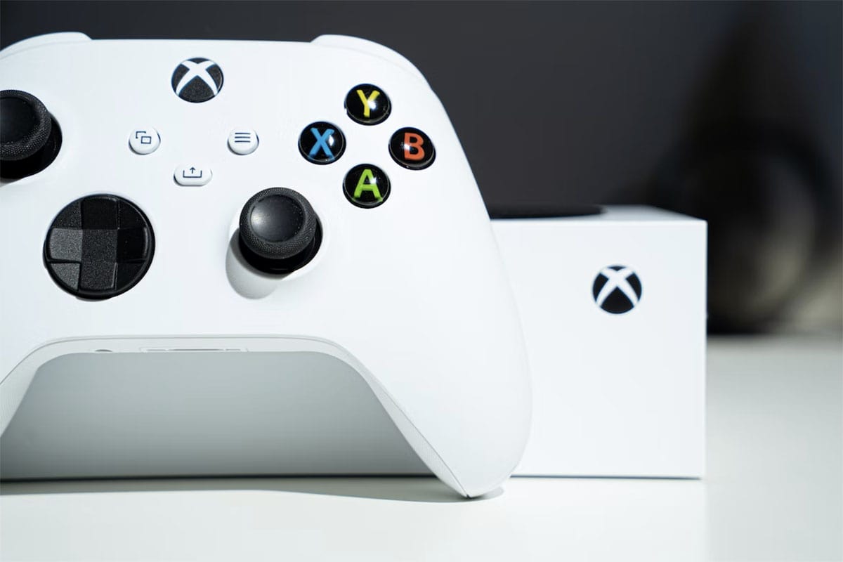 Consola y mando Xbox / Unsplash