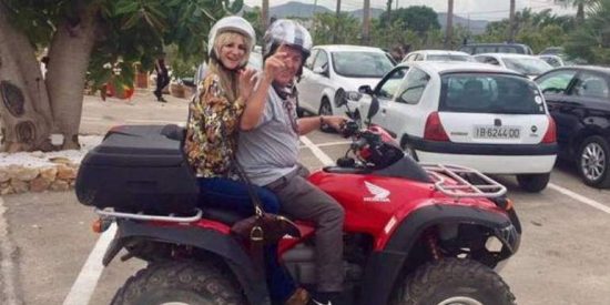 El campeón Ángel Nieto en su quad.