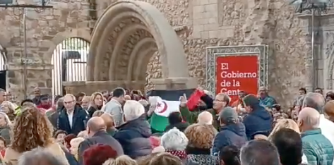Bandera del Sáhara en el mintin de Sánchez en Burgos.