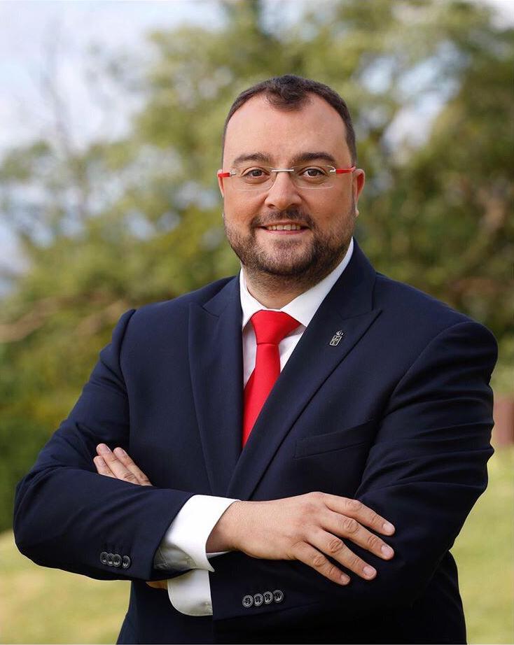 Victor Entrialgo De Castro: "Paraiso natural y erial pol&iacute;tico"