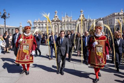 Almeida asiste a la bendici&oacute;n de las palmas, tradicional inicio de la Semana Santa