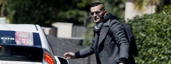 Jorge Javier V&aacute;zquez, subiendo a un taxi, en una imagen reciente.