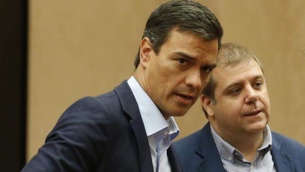 Pedro S&aacute;nchez y Juan Manuel Serrano.