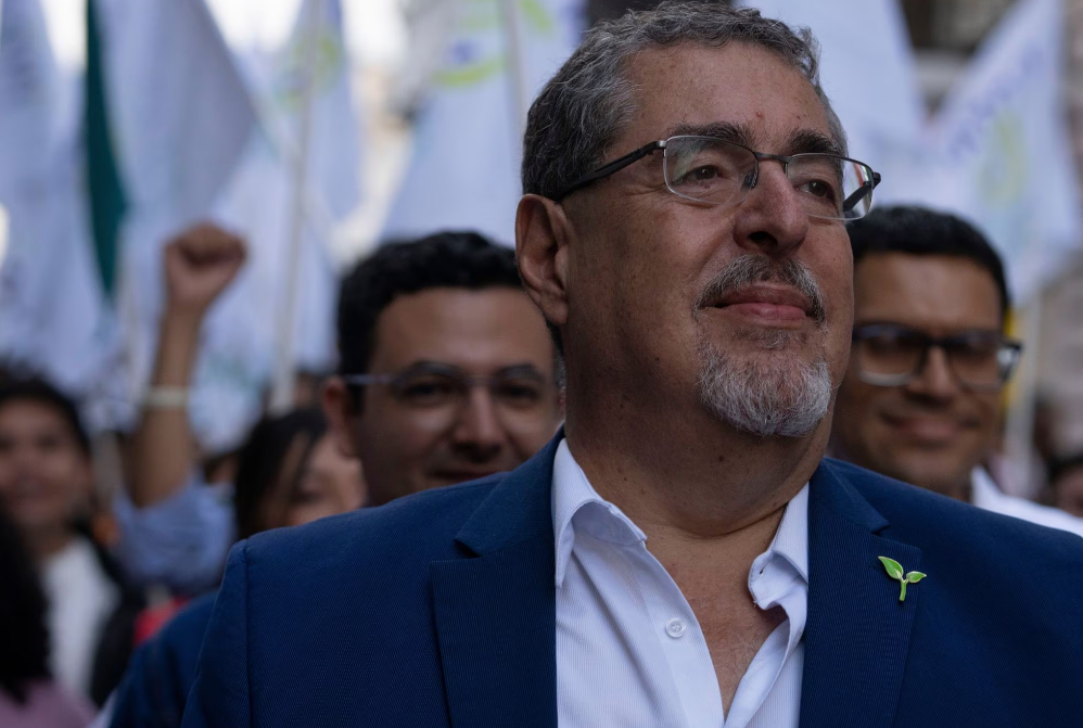 Bernardo Arévalo de León da la sorpresa en Guatemala: electo presidente
