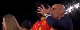El beso a la futbolista y el feminismo impostado