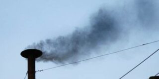 El misterio tras el retraso de la primera fumata negra en el Vaticano: 3 hipótesis sobre un cónclave que hace historia