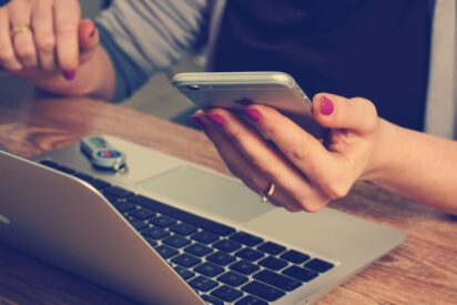 Los espa&ntilde;oles gastan una media de 138&euro; al mes en compras online, seg&uacute;n un estudio de IPSOS para Miravia