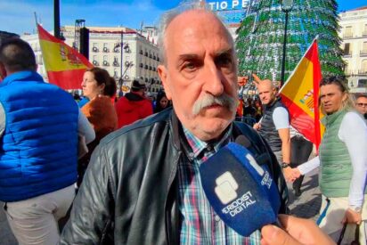 Espa&ntilde;oles indignados: "S&aacute;nchez es un traidor a la naci&oacute;n"