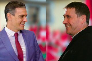 Pedro S&aacute;nchez y Arnaldo Otegi.