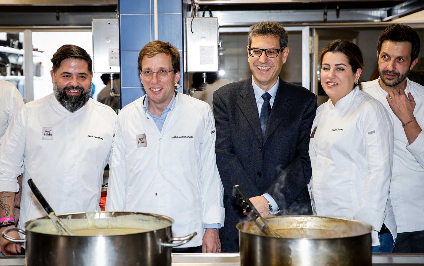 Provacuno elabora 2000 comidas solidarias para personas necesitadas