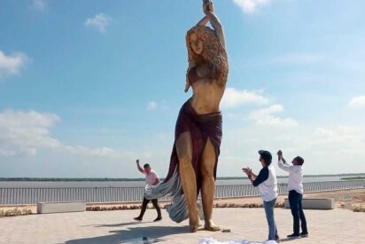 Inauguran una estatua de Shakira en Barranquilla y arden las redes