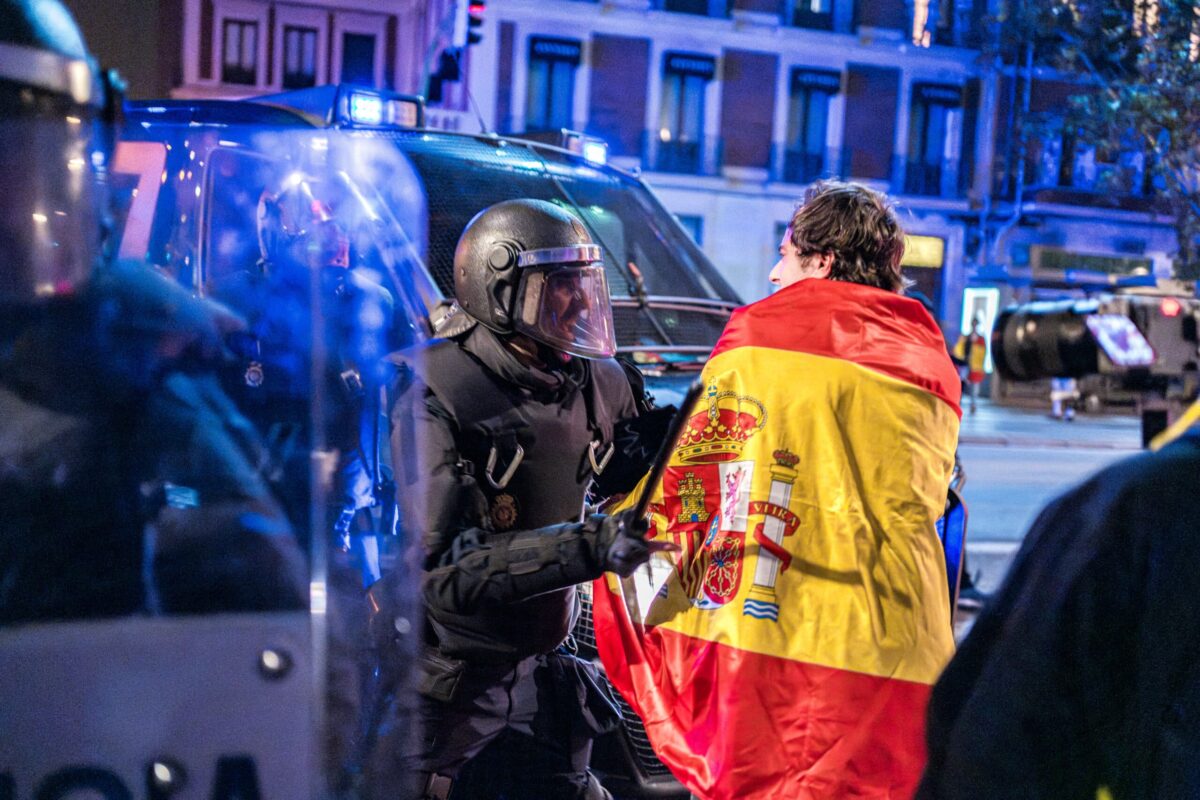 España al revés: un Estado que mima y cuida con esmero a los extraños y castiga a los suyos