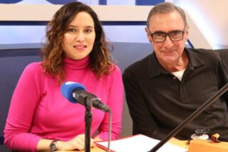 Isabel D&iacute;az Ayuso y Carlos Herrera.