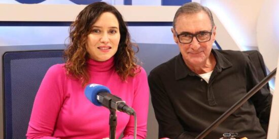 Isabel D&iacute;az Ayuso y Carlos Herrera.