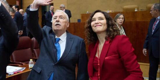 Joaquín Leguina e Isabel Díaz Ayuso.