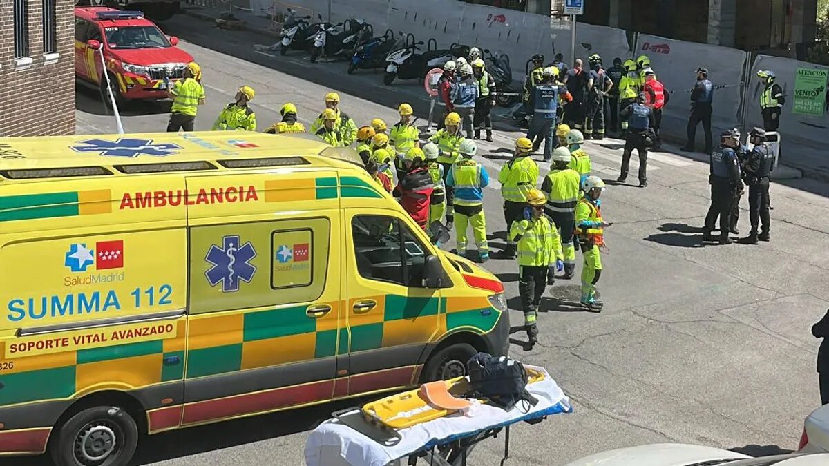 El derrumbe del forjado de un edificio en Madrid deja a dos trabajadores atrapados