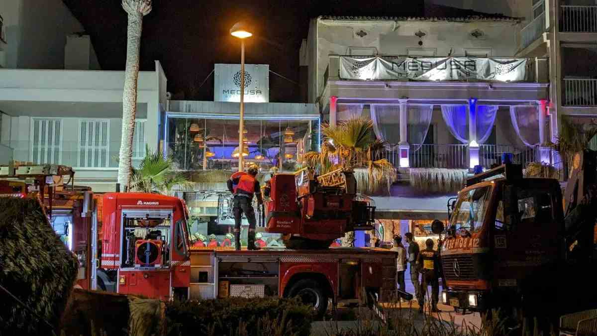 Cuatro muertos y una treintena heridos en el derrumbe de un restaurante en Palma de Mallorca