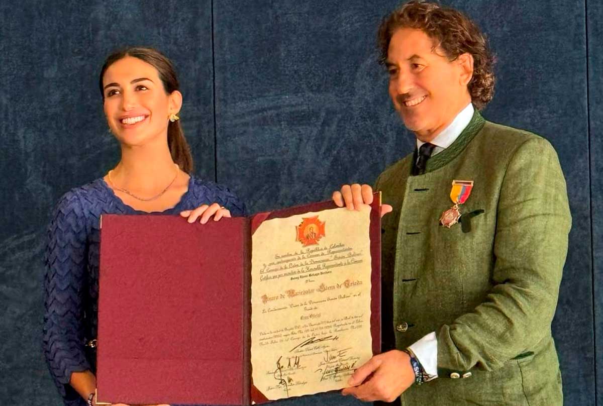Colombia condecora al explorador español Álvaro de Marichalar