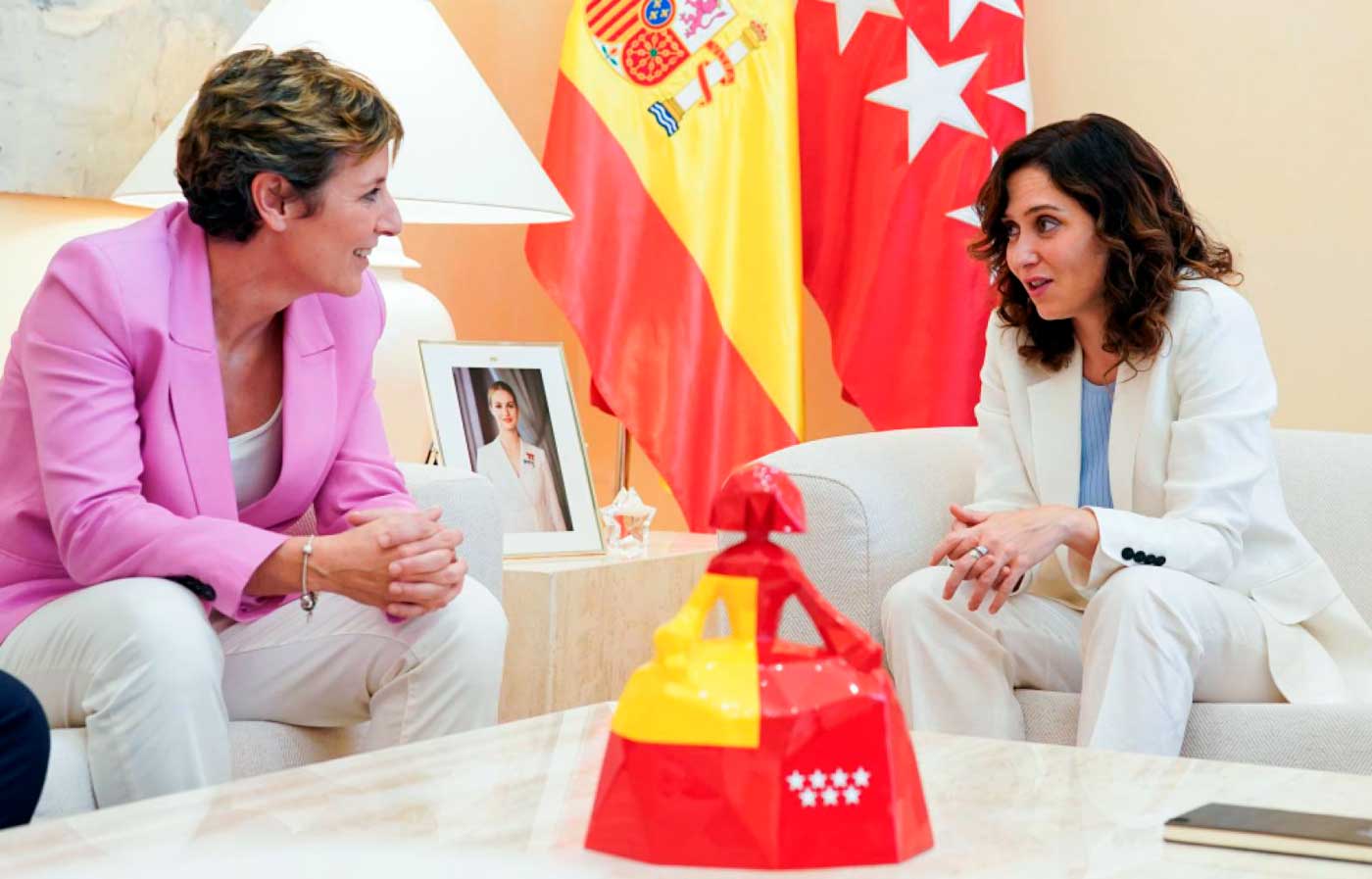 D&iacute;az Ayuso se re&uacute;ne con la presidenta de la Federaci&oacute;n Espa&ntilde;ola de Baloncesto