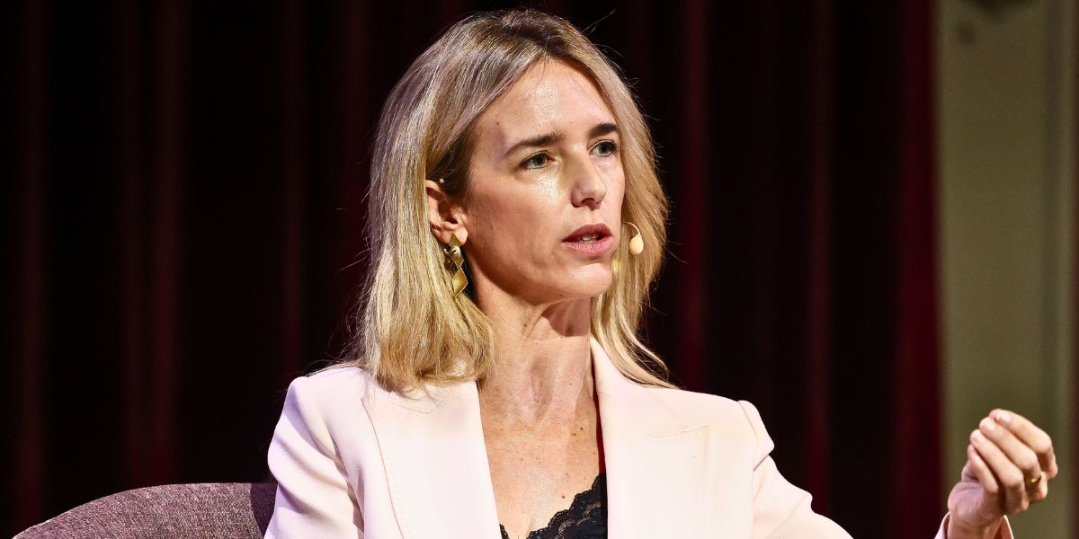 &Aacute;lvarez de Toledo acogota al separatismo al hacer un revelador anuncio: sanciones a los que repudian la bandera de Espa&ntilde;a